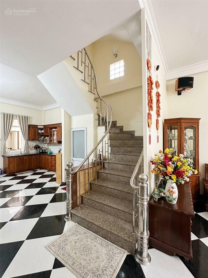 Chính chủ bán nhà ngõ 189 nguyễn ngọc vũ 50m2*5t, lô góc, oto đỗ cửa, nở hậu, giá chào 14tỷ5 (tl).