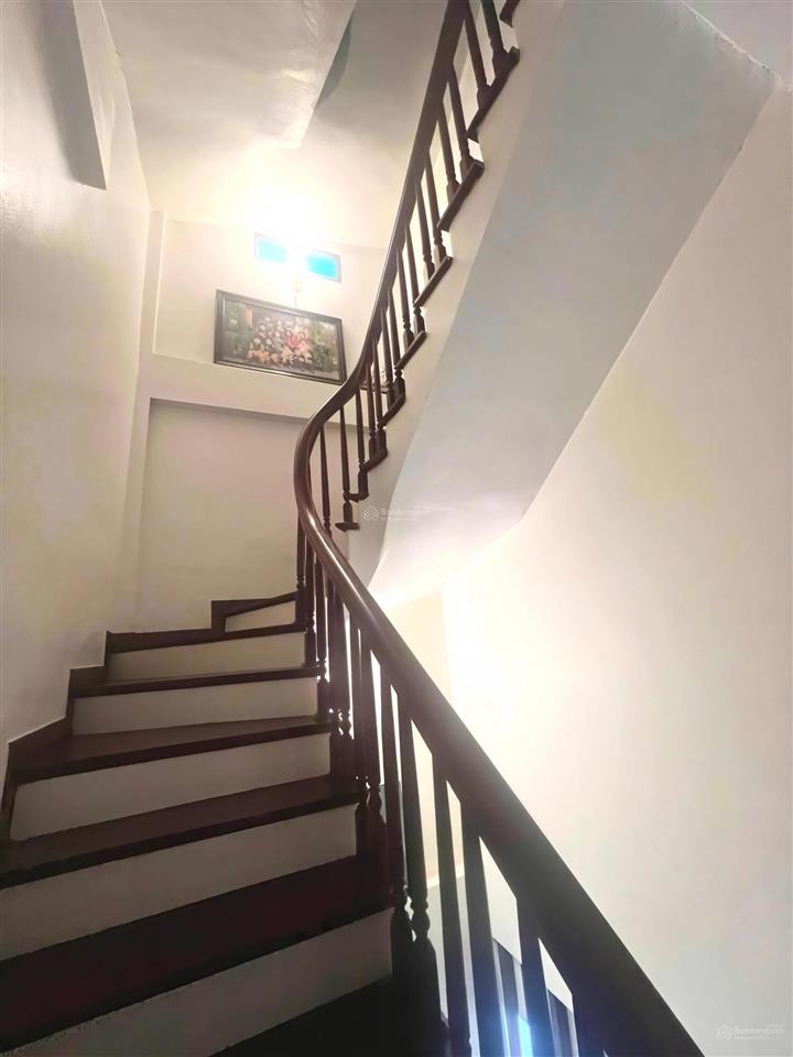 Chính chủ bán nhà ngõ 79 cầu giấy 45m2*5t, 4pn, tặng full nội thất, không quy hoạch, giá chào 8tỷ7