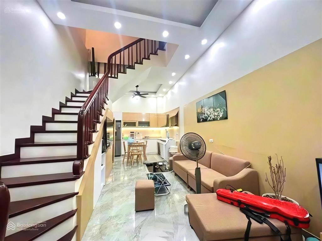 Chính chủ bán nhà ngõ 79 cầu giấy 45m2*5t, 4pn, tặng full nội thất, không quy hoạch, giá chào 8tỷ7