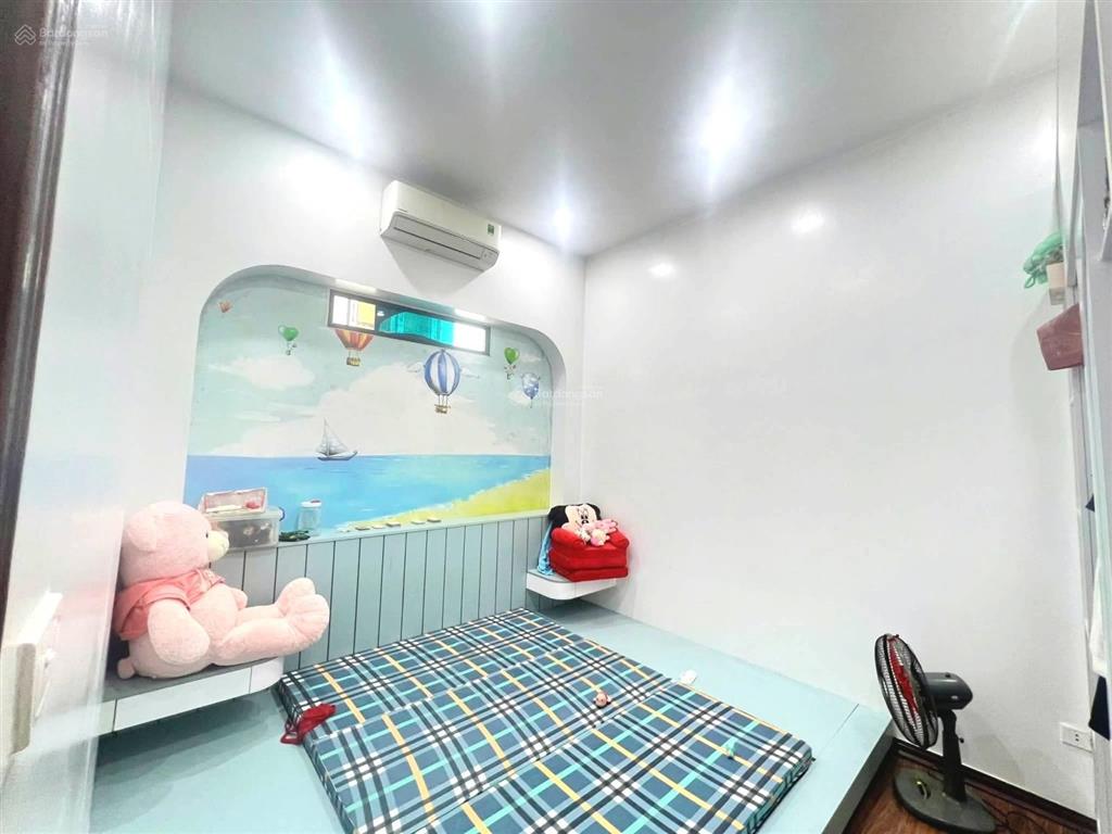 Chính chủ bán nhà ngõ 79 cầu giấy 45m2*5t, 4pn, tặng full nội thất, không quy hoạch, giá chào 8tỷ7