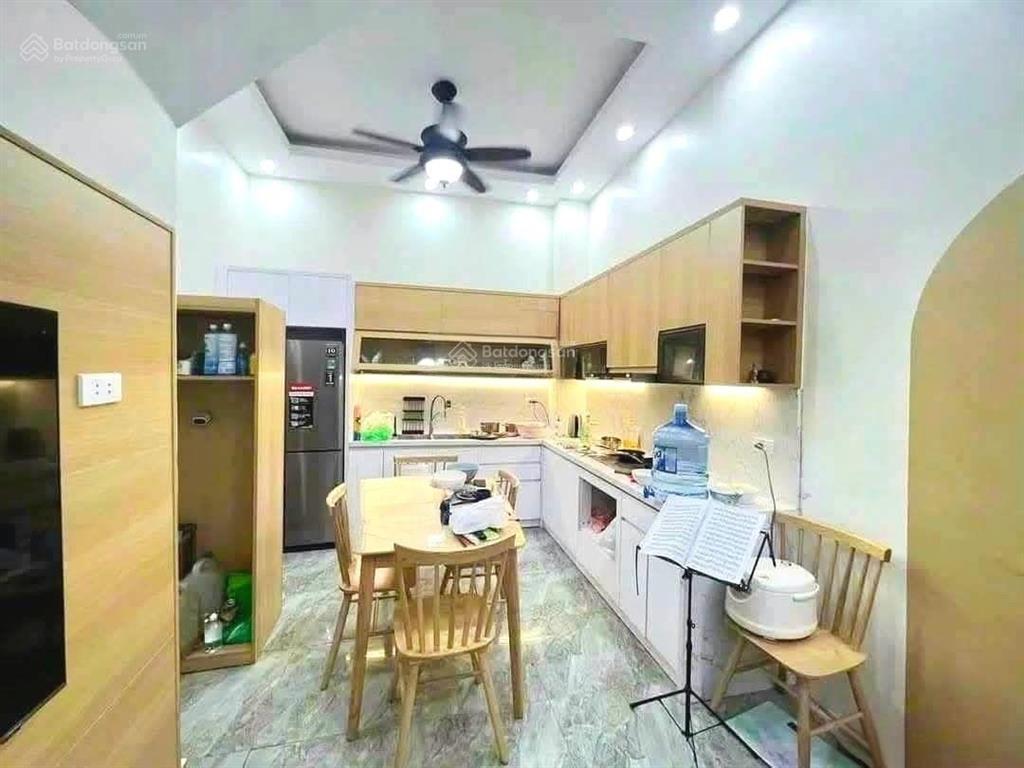 Chính chủ bán nhà ngõ 79 cầu giấy 45m2*5t, 4pn, tặng full nội thất, không quy hoạch, giá chào 8tỷ7