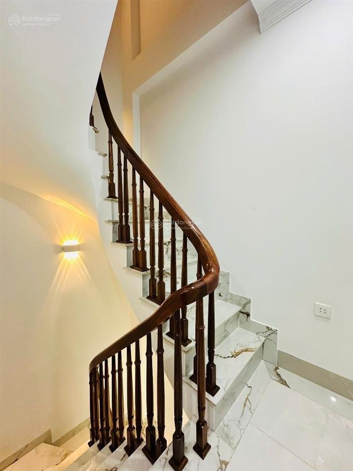 Bán gấp! phân lô huỳnh thúc kháng  36m2*5t  ô tô đỗ cửa vào nhà  nhà đẹp ở luôn giá 10tỷ5 (tl).