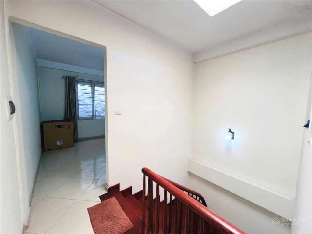Bán nhà ngõ 3 nguyễn khánh toàn 40m2*5t, ô tô đỗ cửa vào nhà, ngõ thông, full nội thất, giá 10,8 tỷ