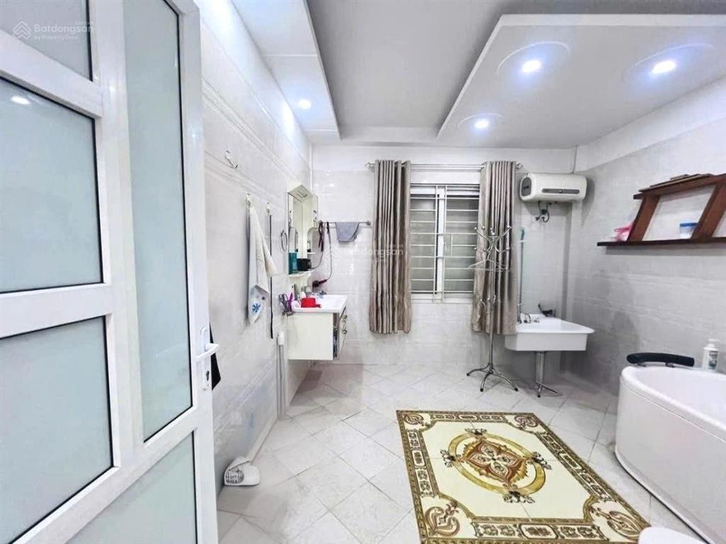 Bán nhà ngõ 3 nguyễn khánh toàn 40m2*5t, ô tô đỗ cửa vào nhà, ngõ thông, full nội thất, giá 10,8 tỷ