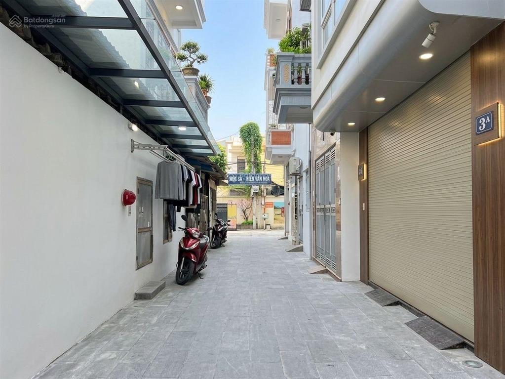 Bán nhà ngõ 3 nguyễn khánh toàn 40m2*5t, ô tô đỗ cửa vào nhà, ngõ thông, full nội thất, giá 10,8 tỷ