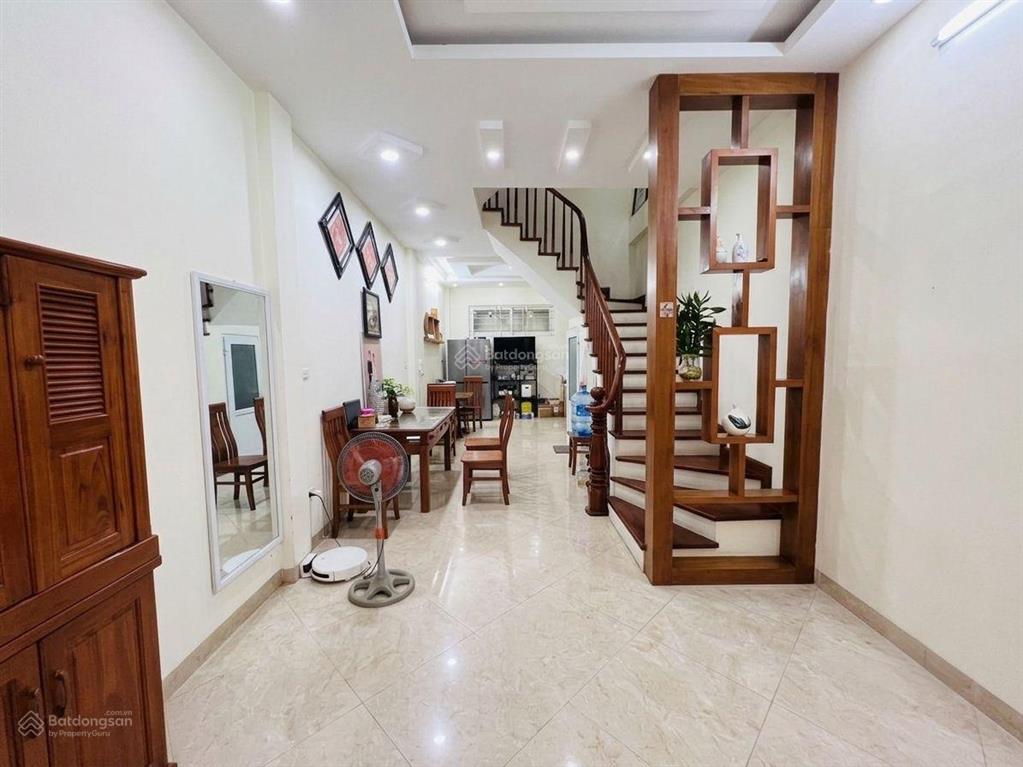 Bán nhà ngõ 3 nguyễn khánh toàn 40m2*5t, ô tô đỗ cửa vào nhà, ngõ thông, full nội thất, giá 10,8 tỷ