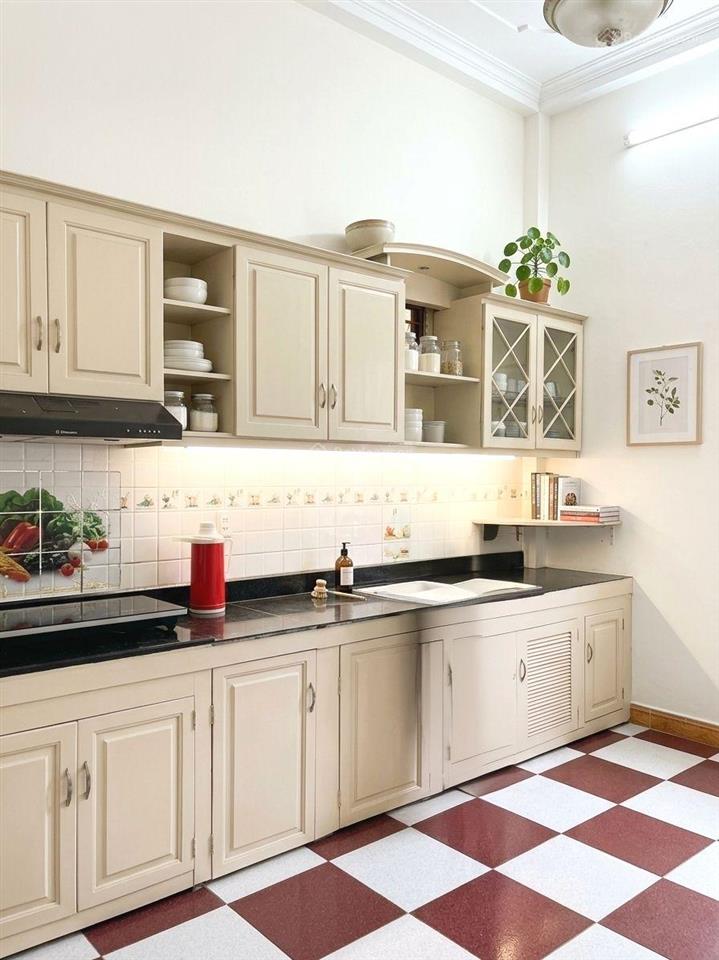 Chính chủ bán nhà ngõ 68 cầu giấy 40m2*5t, lô góc, ngõ rộng 2m5, sổ vuông, giá chào 7tỷ8 (tl)