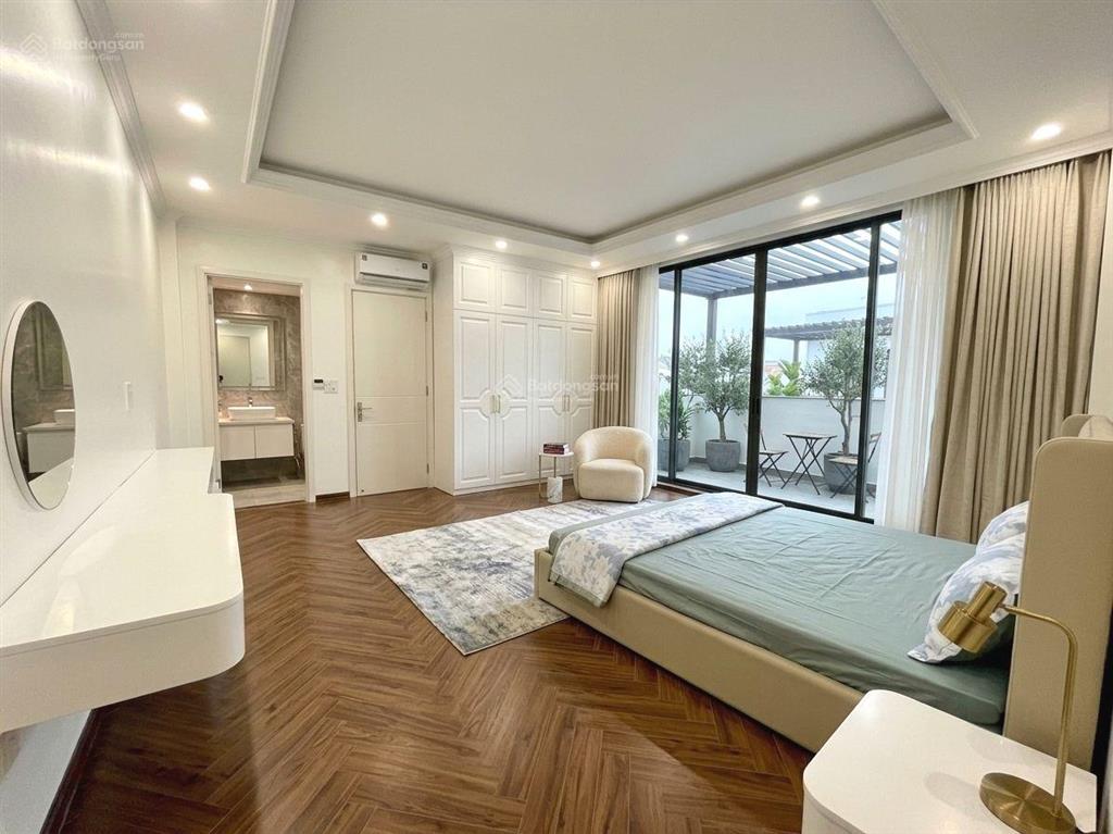 Bán nhà ngõ 44 trần thái tông 55m2*6t thang máy, 3 mặt thoáng, 70m ra phố giá 10 tỷ 8 (tl)