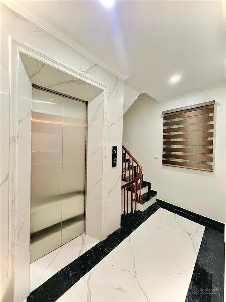 Bán nhà ngõ 44 trần thái tông 55m2*6t thang máy, 3 mặt thoáng, 70m ra phố giá 10 tỷ 8 (tl)