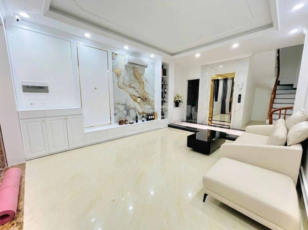 Bán nhà ngõ 44 trần thái tông 55m2*6t thang máy, 3 mặt thoáng, 70m ra phố giá 10 tỷ 8 (tl)