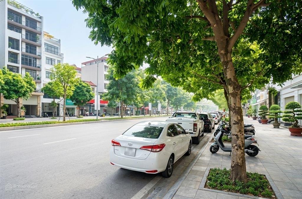 Bán nhà mặt ngõ nguyễn văn huyên 40m2*6t, ô tô đỗ cửa, 15m ra phố, 8pn, ngõ thông, giá 12tỷ3(tl)