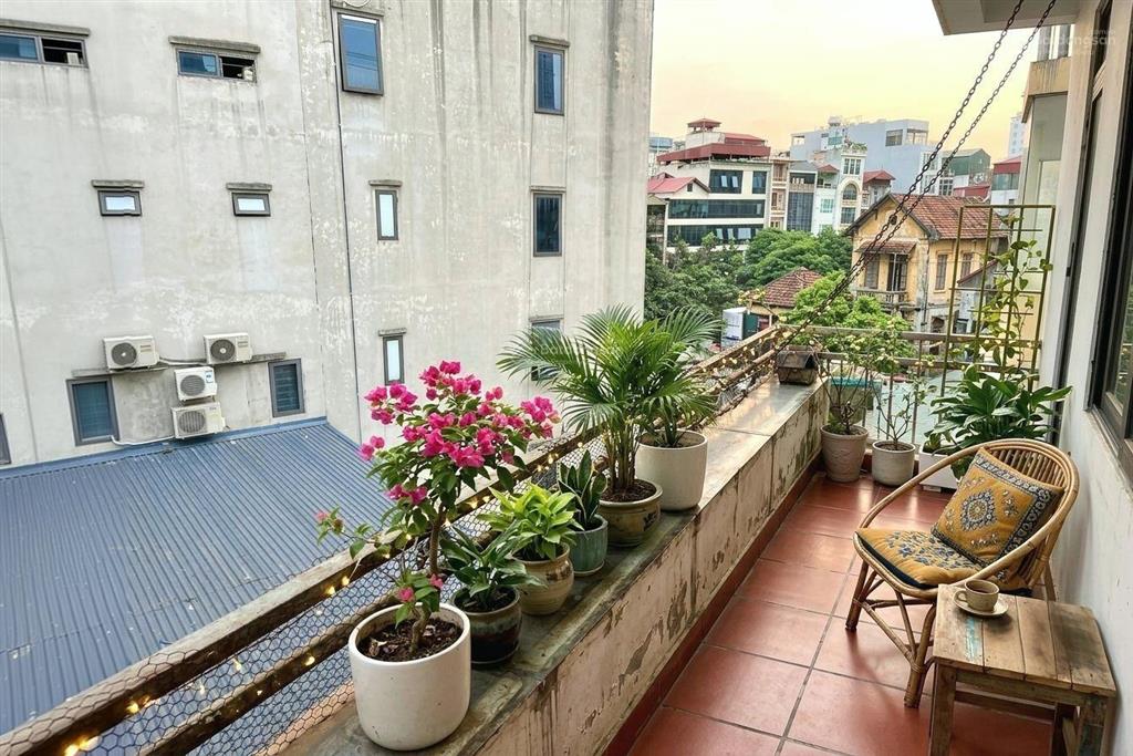 Bán nhà mặt ngõ nguyễn văn huyên 40m2*6t, ô tô đỗ cửa, 15m ra phố, 8pn, ngõ thông, giá 12tỷ3(tl)