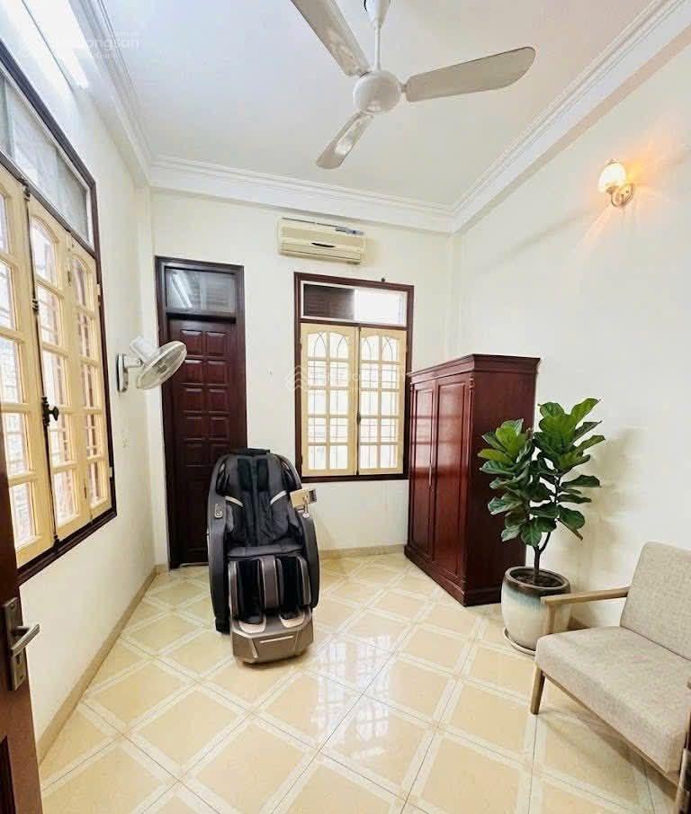 Bán nhà ngõ 130 xuân thủy 40m2*5t, lô góc 3 thoáng, ô tô tránh, 30m ra phố, sổ vuông, giá 11tỷ8(tl)