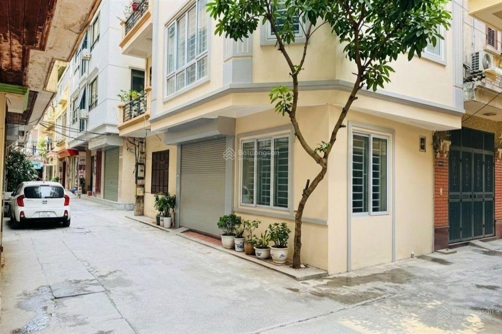 Bán nhà ngõ 130 xuân thủy 40m2*5t, lô góc 3 thoáng, ô tô tránh, 30m ra phố, sổ vuông, giá 11tỷ8(tl)