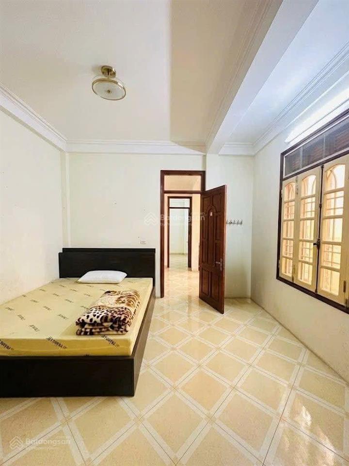 Bán nhà ngõ 130 xuân thủy 40m2*5t, lô góc 3 thoáng, ô tô tránh, 30m ra phố, sổ vuông, giá 11tỷ8(tl)