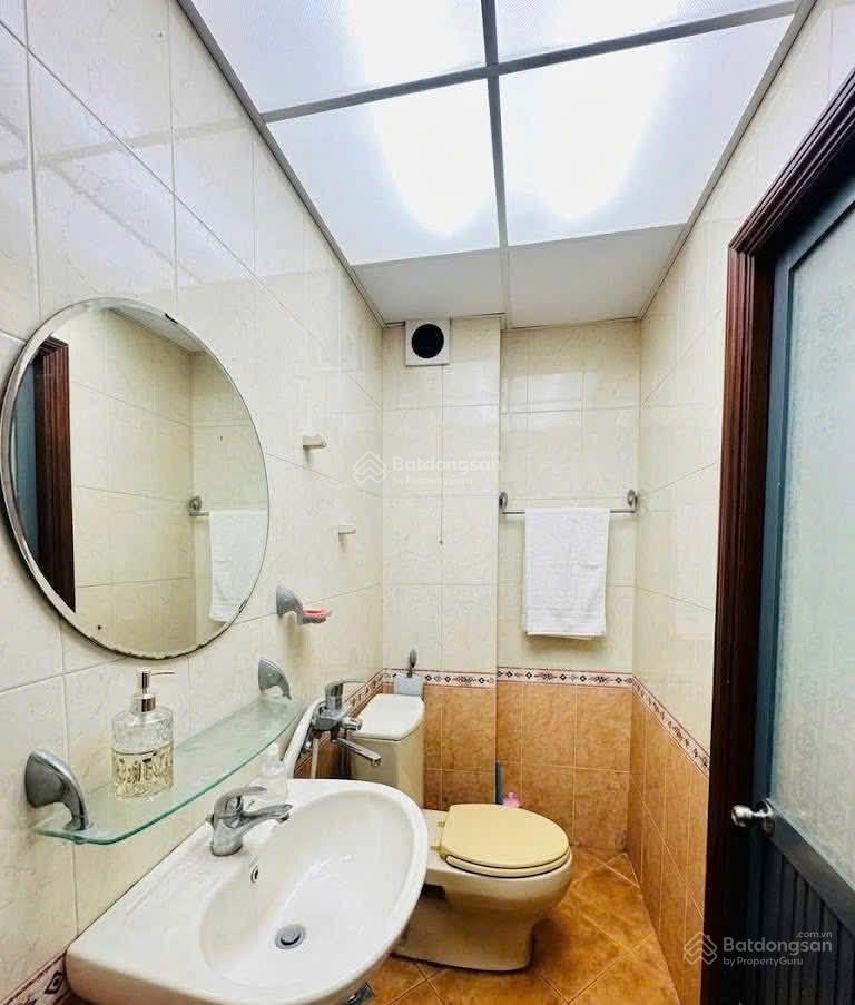 Bán nhà ngõ 130 xuân thủy 40m2*5t, lô góc 3 thoáng, ô tô tránh, 30m ra phố, sổ vuông, giá 11tỷ8(tl)