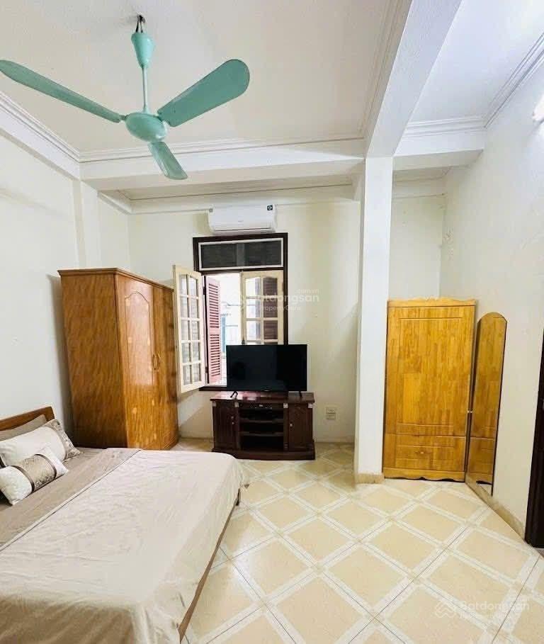 Bán nhà ngõ 130 xuân thủy 40m2*5t, lô góc 3 thoáng, ô tô tránh, 30m ra phố, sổ vuông, giá 11tỷ8(tl)