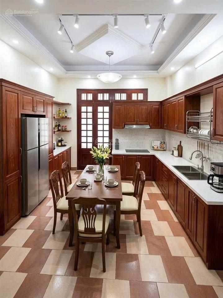 Bán nhà lô góc ngõ 132 cầu giấy 40m2*5t, 2 mặt ngõ, 50m ra phố, 4pn, dân xây, ở sướng, giá 8tỷ7(tl)