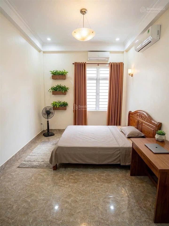 Bán nhà lô góc ngõ 132 cầu giấy 40m2*5t, 2 mặt ngõ, 50m ra phố, 4pn, dân xây, ở sướng, giá 8tỷ7(tl)