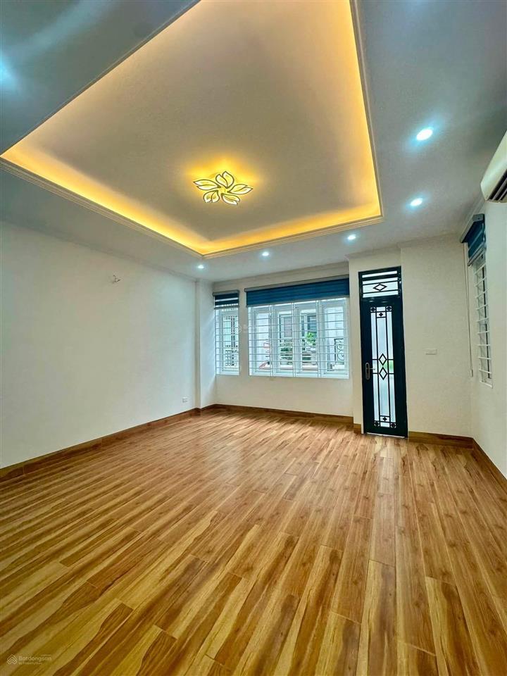 Bán nhà lô góc bùi xương trạch 40m2*5t, ô tô đỗ cửa vào nhà, 2 thoáng, sổ vuông, giá 10tỷ5 (tl).