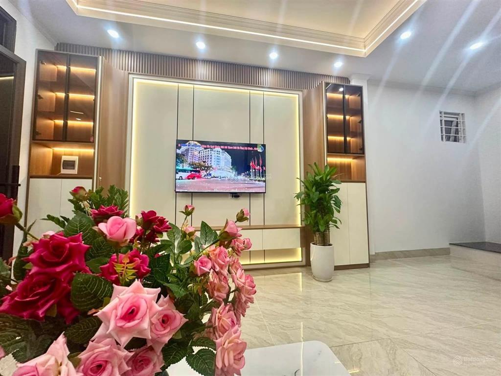 Bán nhà lô góc bùi xương trạch 40m2*5t, ô tô đỗ cửa vào nhà, 2 thoáng, sổ vuông, giá 10tỷ5 (tl).