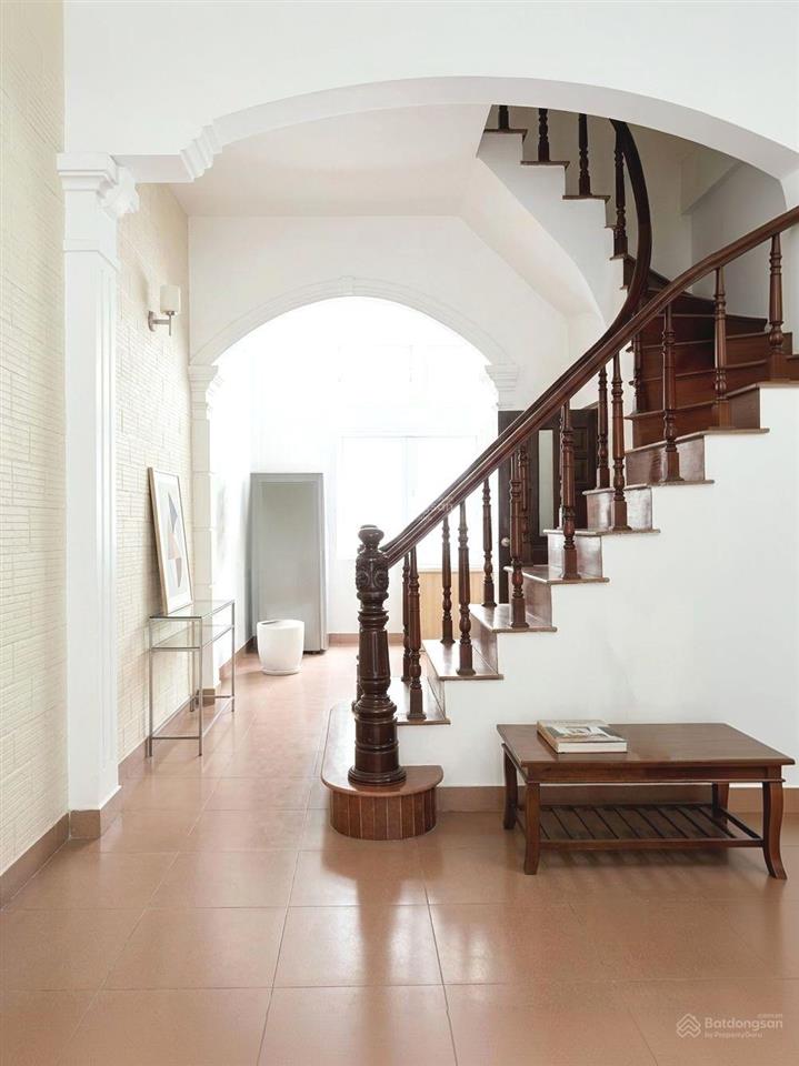Bán gấp! mặt ngõ quan hoa, 40m2*5t, ô tô qua nhà, 20m ra phố, 6pn, dân xây, ngõ thông, giá 9tỷ5(tl)