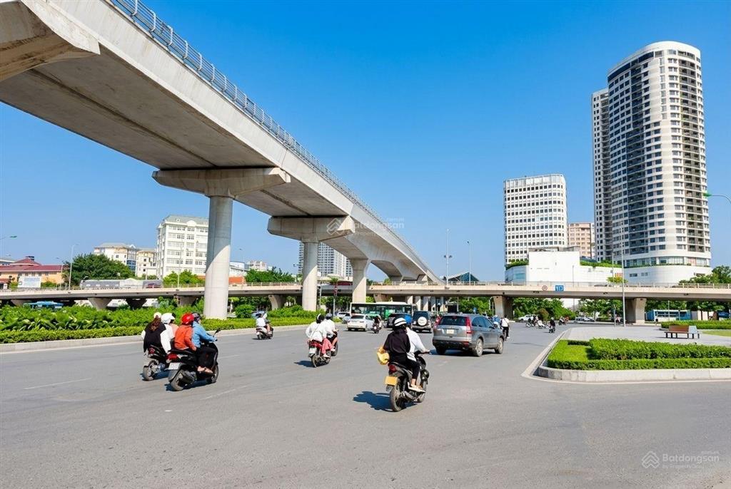 Bán nhà ngõ 105 doãn kế thiện 44m2*6t, ô tô đỗ cửa, 20m ô tô tránh, sổ vuông, giá 11tỷ5 (tl).