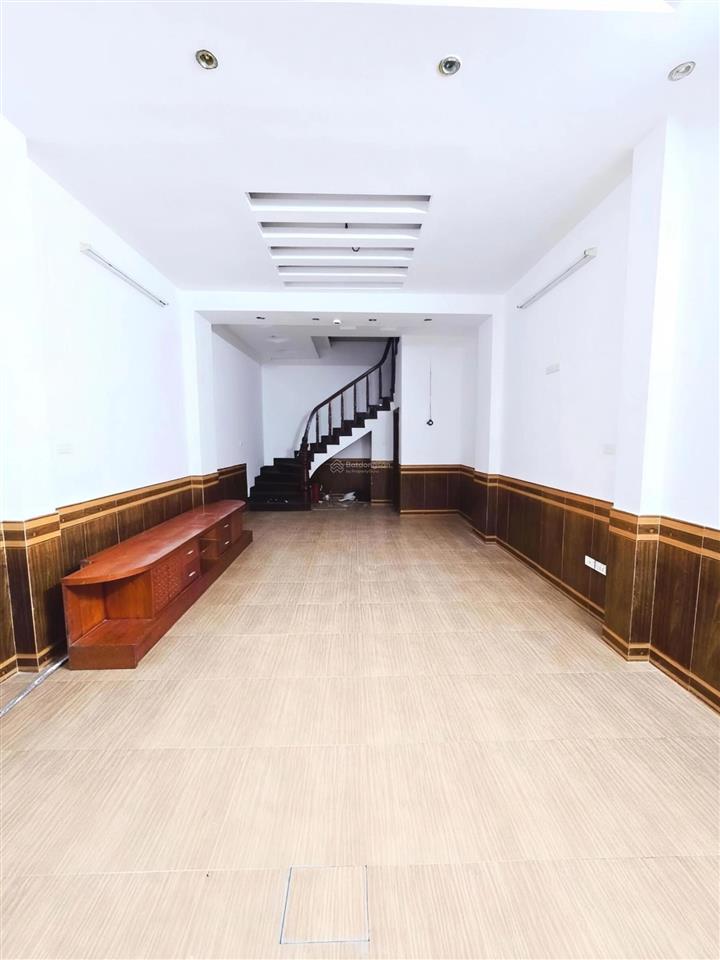 Bán nhà ngõ 105 doãn kế thiện 44m2*6t, ô tô đỗ cửa, 20m ô tô tránh, sổ vuông, giá 11tỷ5 (tl).