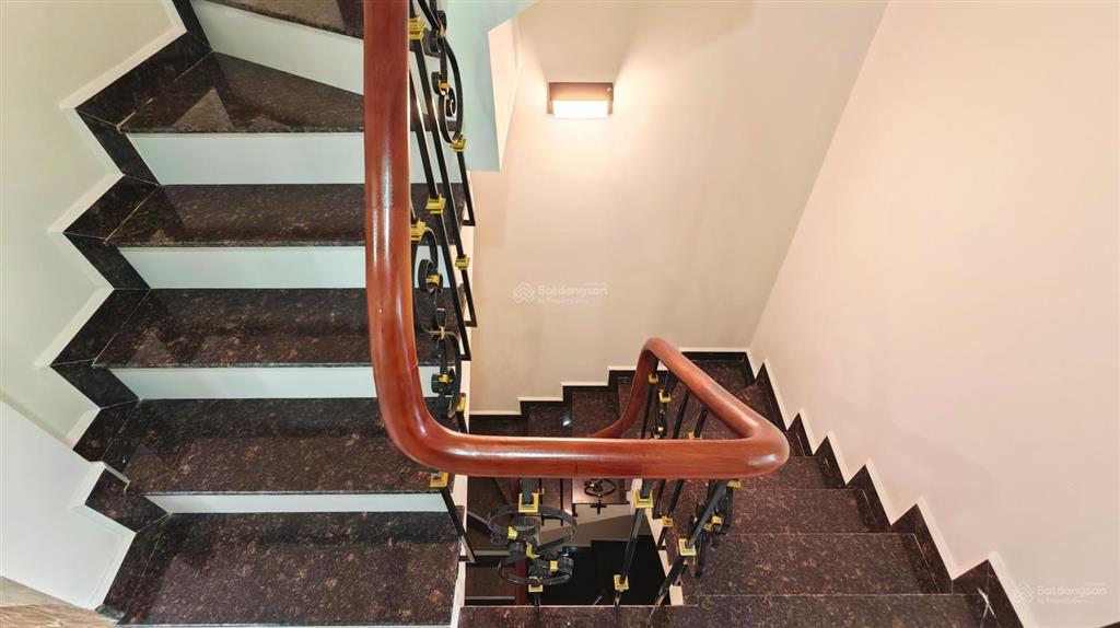 Bán nhà nguyễn trãi lô góc 2 mặt tiền, 75m2*7t thang máy, ô tô tránh, 10m ra phố, gara ô tô, 26tỷ3