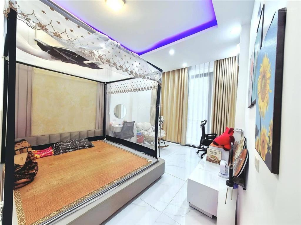 Bán nhà phân lô ngõ 1150 đường láng 36m2*5t, ô tô đỗ cửa vào nhà, full nội thất, giá 9tỷ5 (tl)