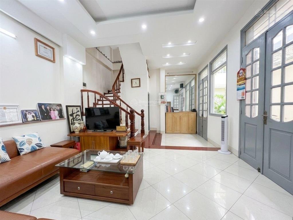 Bán nhà ngõ 82 nghĩa tân, phân lô ô tô tránh, gara, 70m ra phố, 41m2*5t, nhà đẹp giá 13tỷ5 (tl)