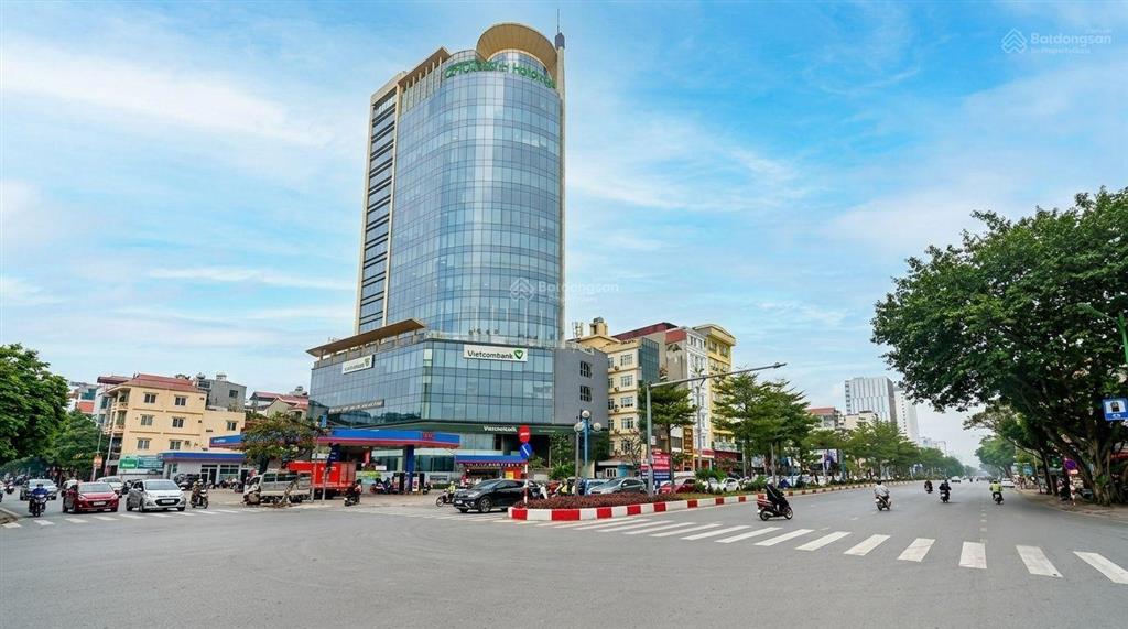 Bán nhà phân lô hoàng quốc việt 40m2*5t, ô tô đỗ cửa vào nhà, 30m ô tô tránh, 60m ra phố, giá 13tỷ8