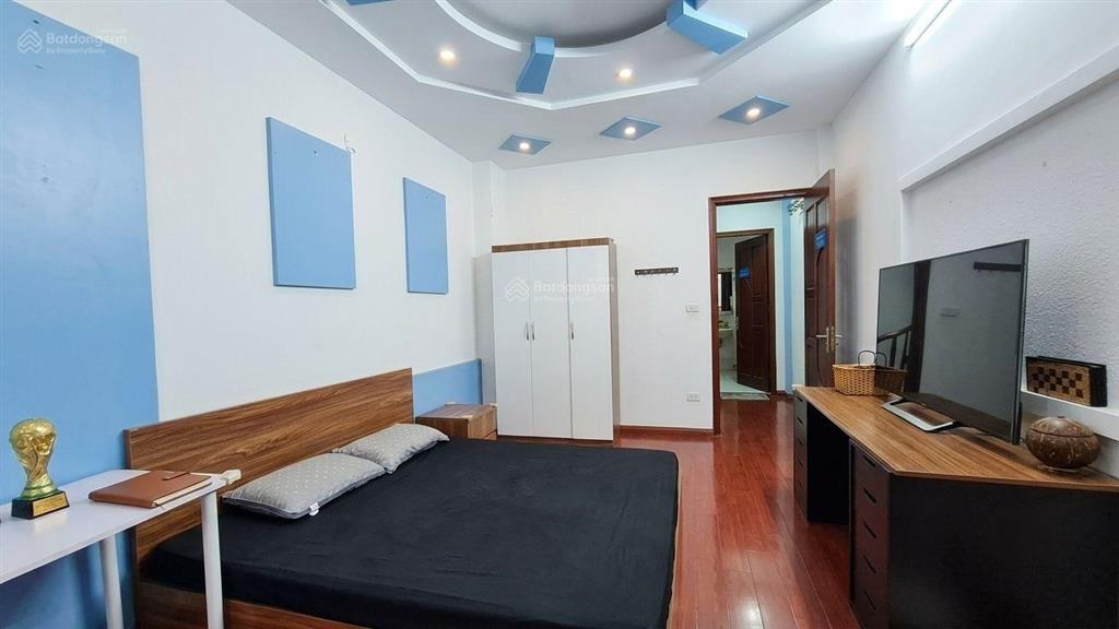 Bán nhà phân lô hoàng quốc việt 40m2*5t, ô tô đỗ cửa vào nhà, 30m ô tô tránh, 60m ra phố, giá 13tỷ8