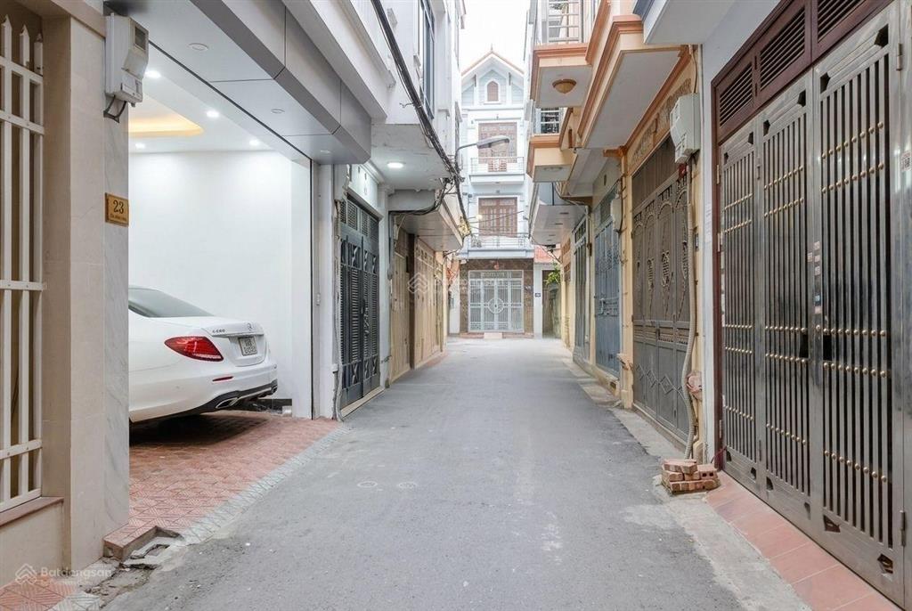 Bán nhà phân lô hoàng quốc việt 40m2*5t, ô tô đỗ cửa vào nhà, 30m ô tô tránh, 60m ra phố, giá 13tỷ8