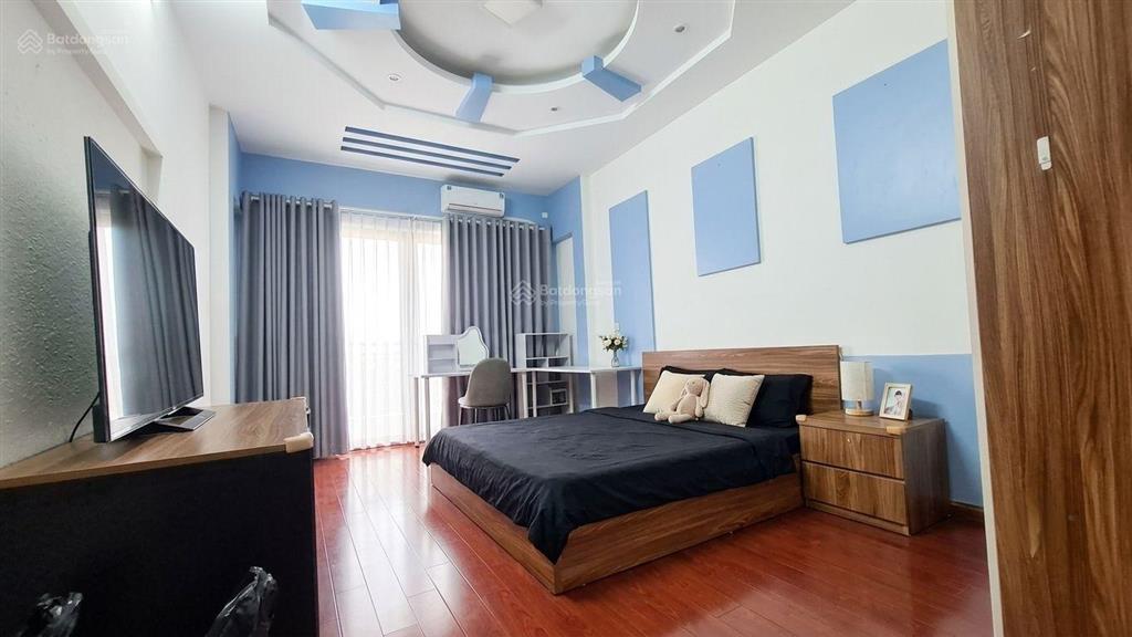 Bán nhà phân lô hoàng quốc việt 40m2*5t, ô tô đỗ cửa vào nhà, 30m ô tô tránh, 60m ra phố, giá 13tỷ8