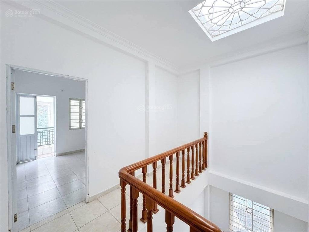 Bán nhà mặt ngõ nguyễn đình hoàn 43m2*5t mt 6m6, 4 thoáng, 50m ra phố, dân xây, giá 8tỷ8 (tl)