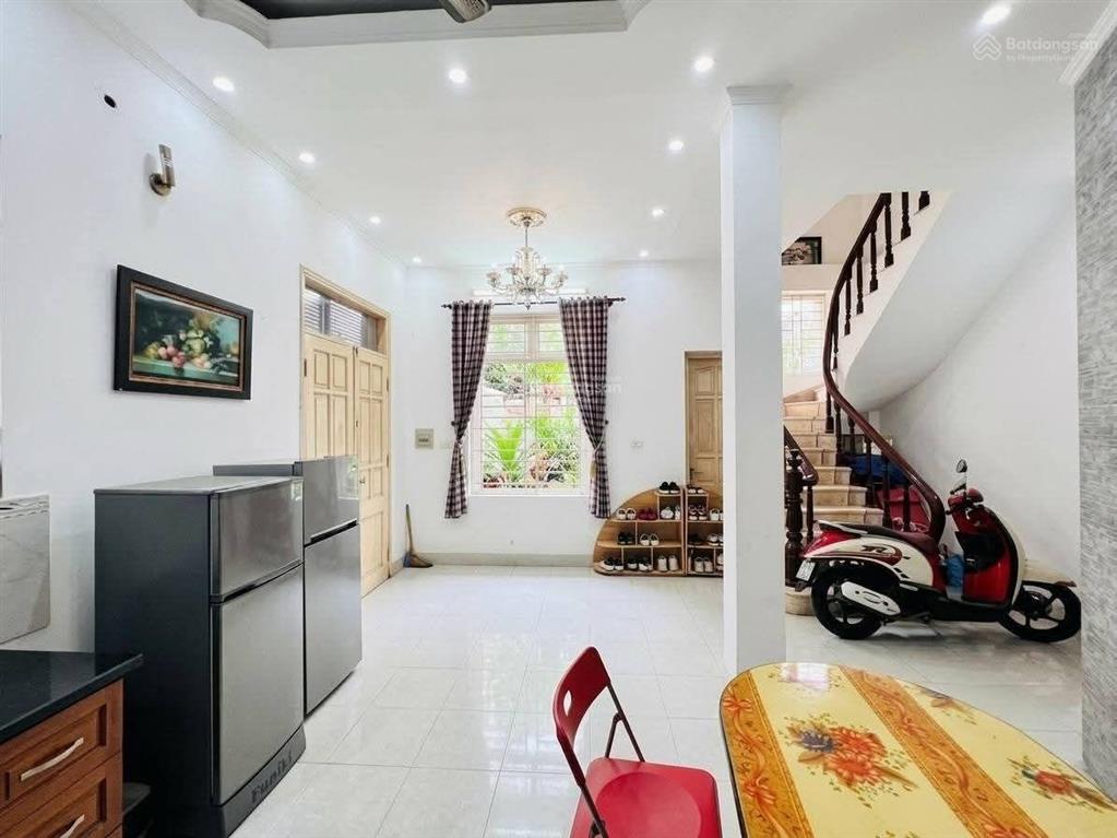 Bán nhà mặt ngõ nguyễn đình hoàn 43m2*5t mt 6m6, 4 thoáng, 50m ra phố, dân xây, giá 8tỷ8 (tl)