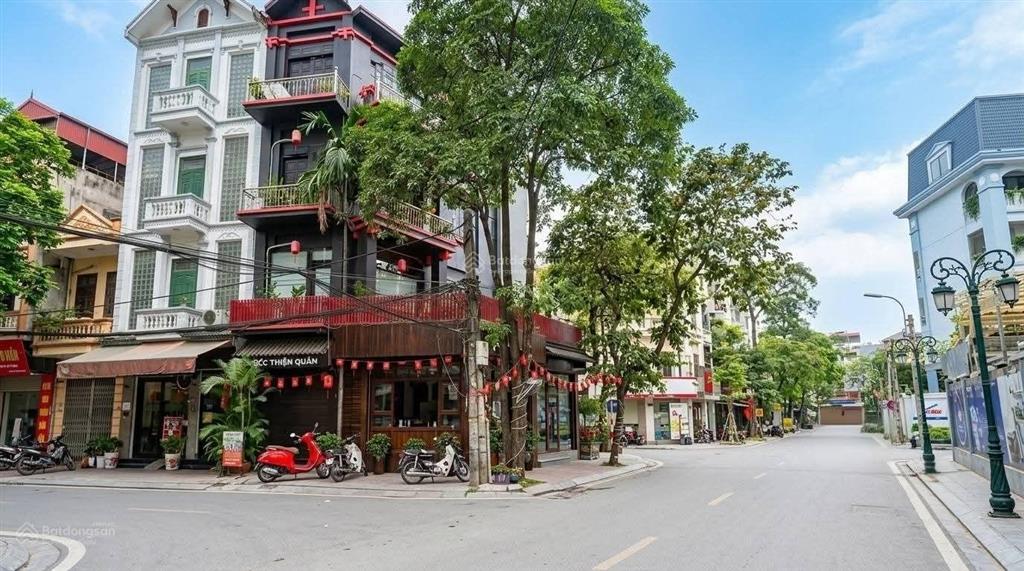 Bán nhà mặt ngõ nguyễn đình hoàn 43m2*5t mt 6m6, 4 thoáng, 50m ra phố, dân xây, giá 8tỷ8 (tl)