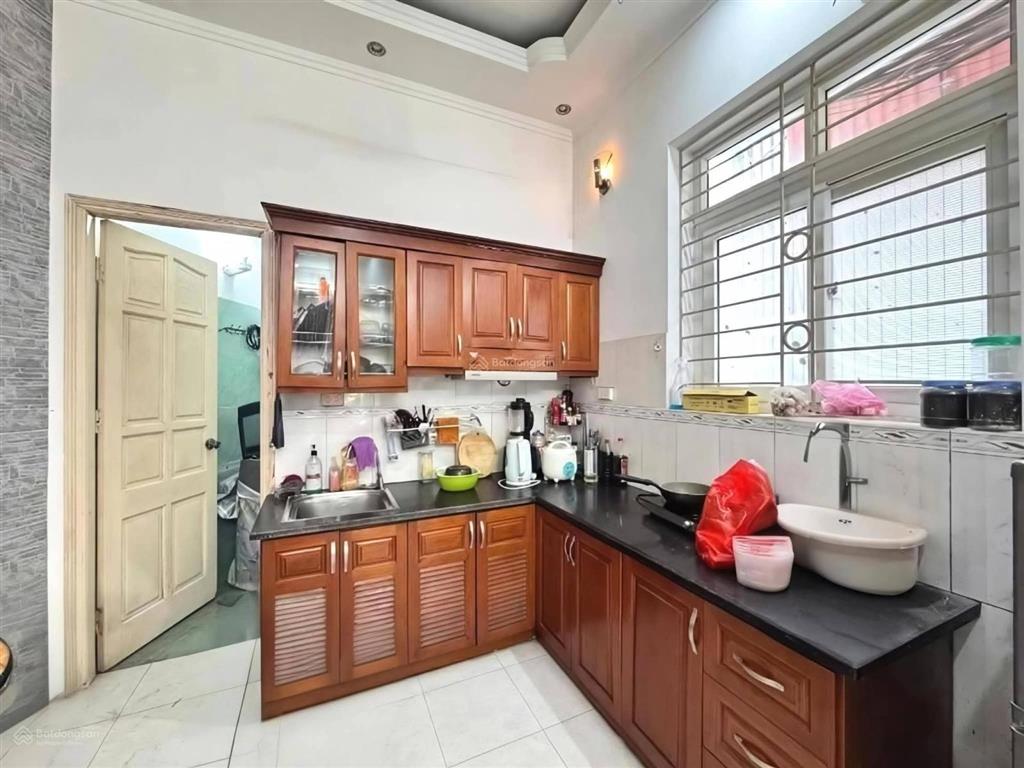 Bán nhà mặt ngõ nguyễn đình hoàn 43m2*5t mt 6m6, 4 thoáng, 50m ra phố, dân xây, giá 8tỷ8 (tl)