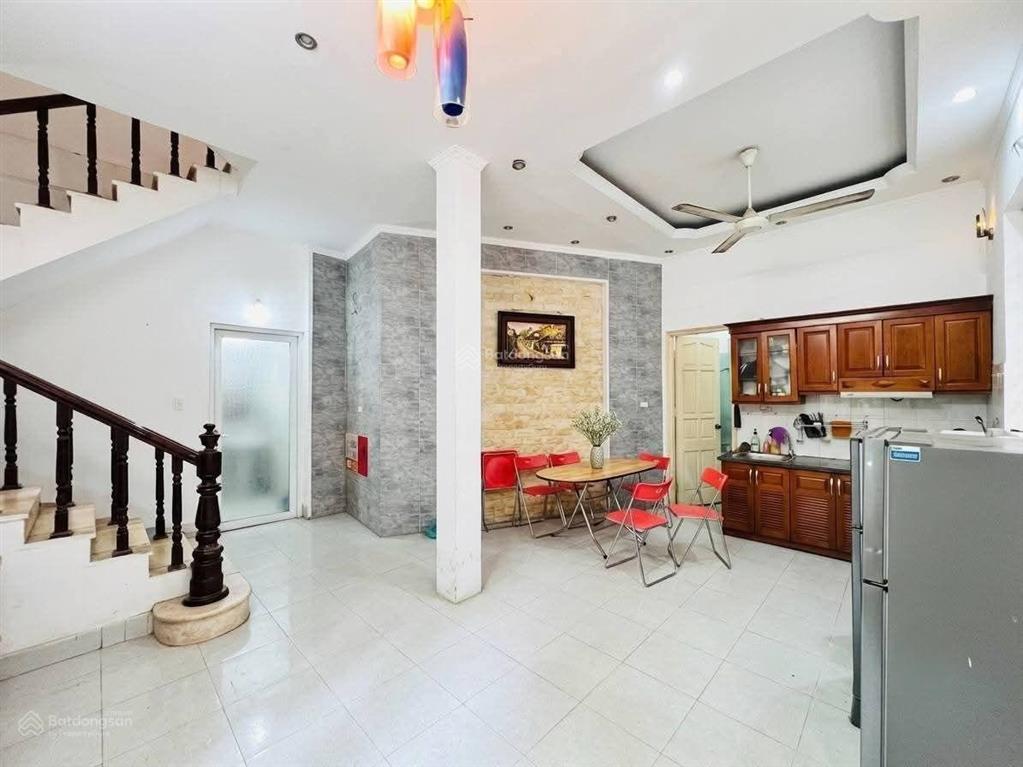 Bán nhà mặt ngõ nguyễn đình hoàn 43m2*5t mt 6m6, 4 thoáng, 50m ra phố, dân xây, giá 8tỷ8 (tl)