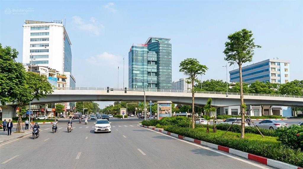 Bán đất tặng nhà hoàng quốc việt 52m2*3t, ngõ thông, bagac đỗ cửa, 15m ô tô tránh, giá 9tỷ3 (tl)