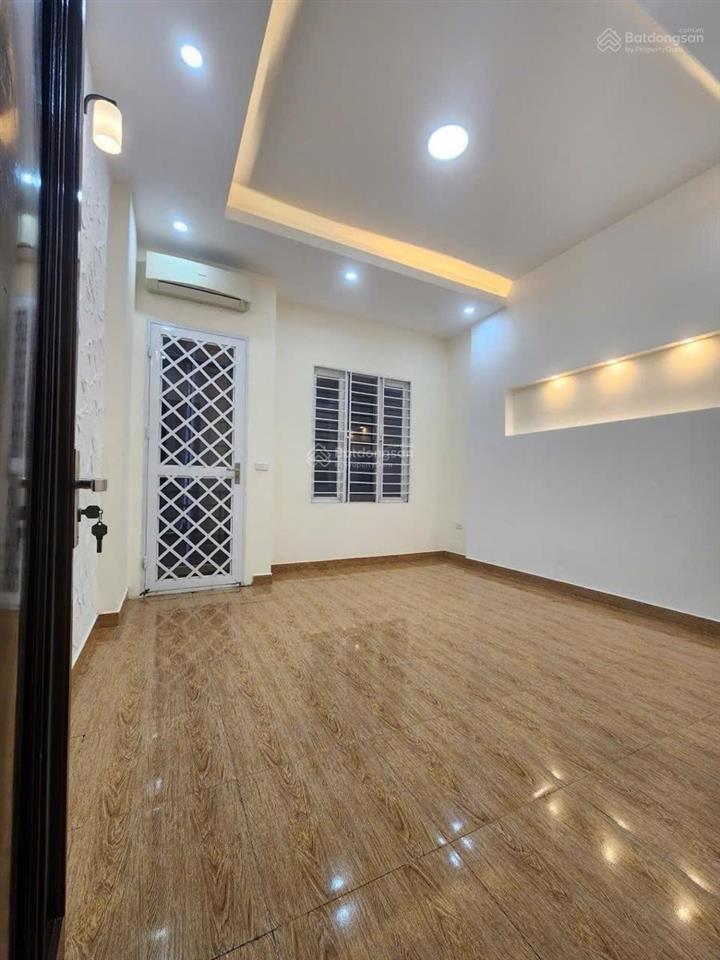 Bán nhà phân lô ngõ 131 thái hà, 42m2*5t, ô tô 7 chỗ đỗ cửa, 10m ra ô tô tránh, 2 thoáng, giá 11tỷ8