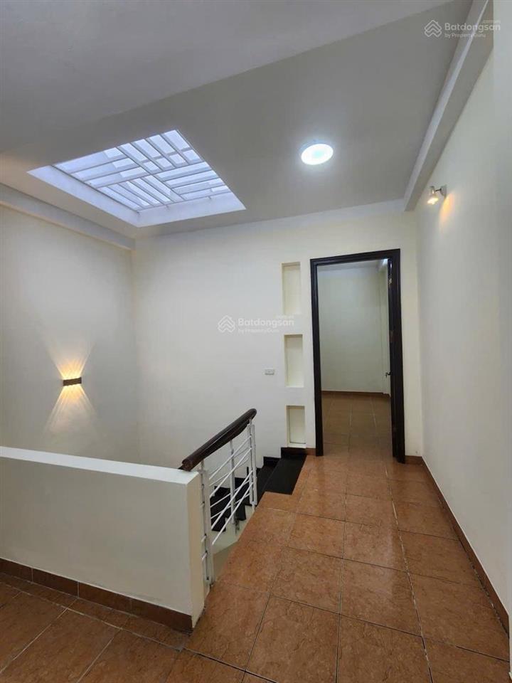 Bán nhà phân lô ngõ 131 thái hà, 42m2*5t, ô tô 7 chỗ đỗ cửa, 10m ra ô tô tránh, 2 thoáng, giá 11tỷ8