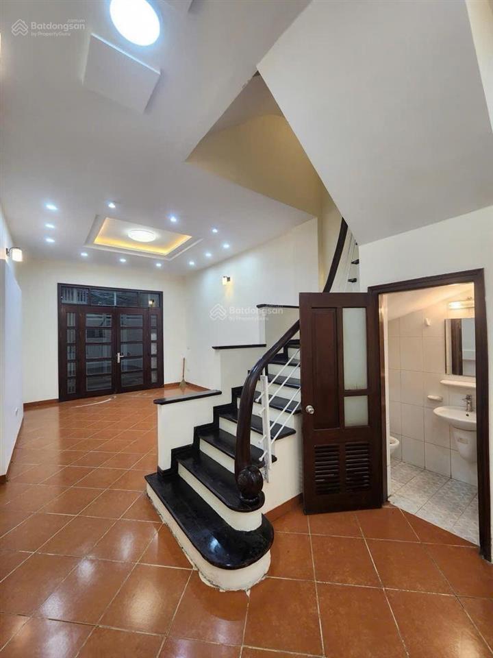 Bán nhà phân lô ngõ 131 thái hà, 42m2*5t, ô tô 7 chỗ đỗ cửa, 10m ra ô tô tránh, 2 thoáng, giá 11tỷ8