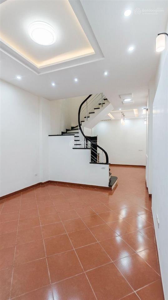 Bán nhà phân lô ngõ 131 thái hà, 42m2*5t, ô tô 7 chỗ đỗ cửa, 10m ra ô tô tránh, 2 thoáng, giá 11tỷ8