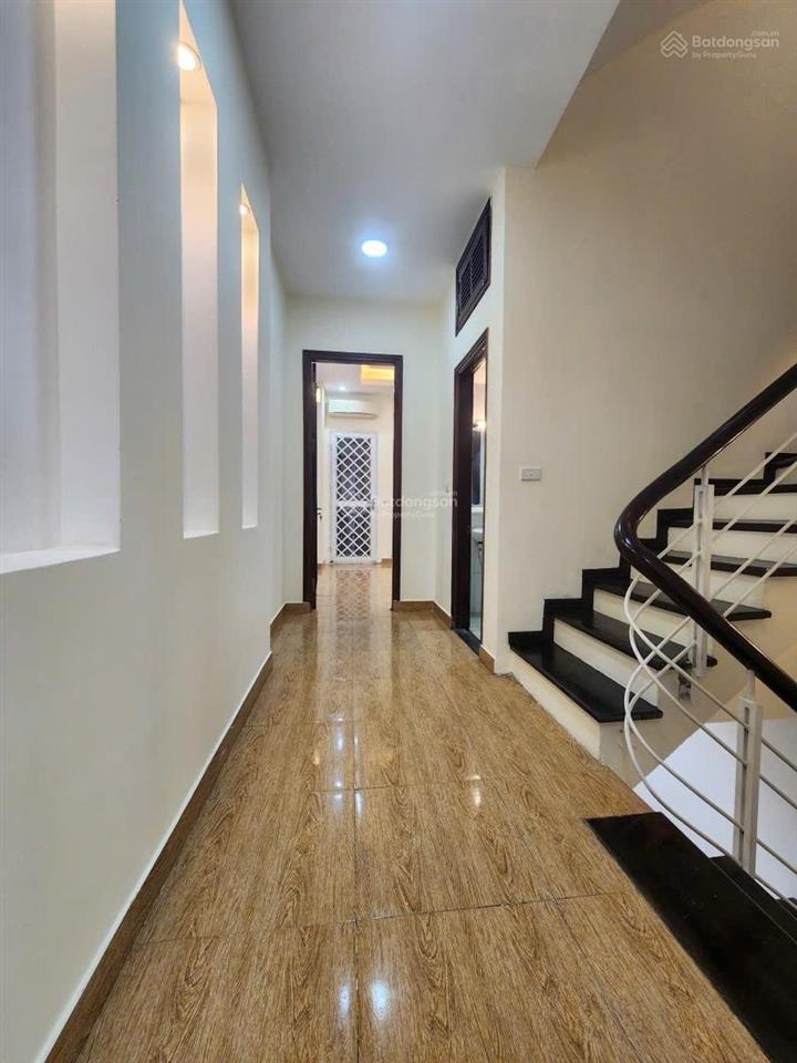 Bán nhà phân lô ngõ 131 thái hà, 42m2*5t, ô tô 7 chỗ đỗ cửa, 10m ra ô tô tránh, 2 thoáng, giá 11tỷ8