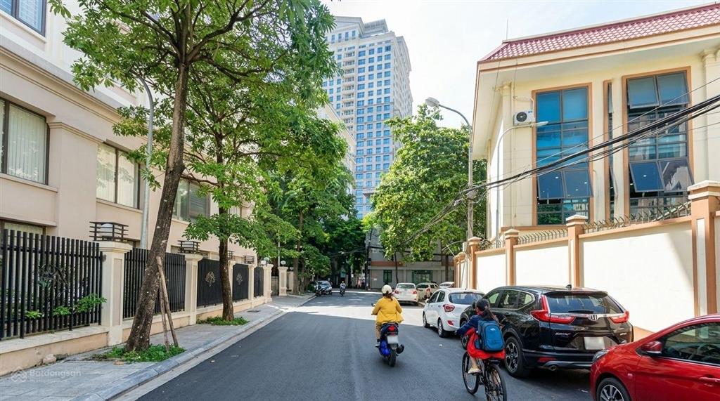 Bán nhà mặt ngõ hoàng sâm 39m2*5t, cách phố 20m, mặt tiền rộng, full nội thất, giá 9tỷ7 (tl)