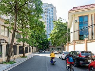 Bán nhà mặt ngõ hoàng sâm 39m2*5t, cách phố 20m, mặt tiền rộng, full nội thất, giá 9tỷ7 (tl)