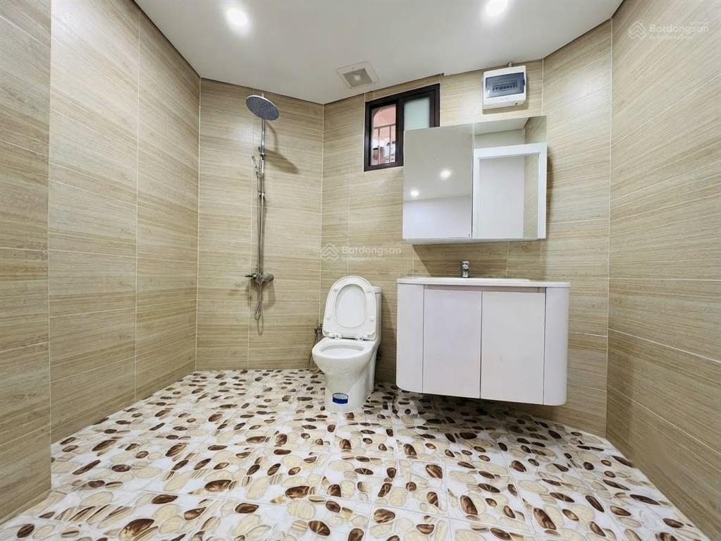 Bán nhà mặt ngõ hoàng sâm 39m2*5t, cách phố 20m, mặt tiền rộng, full nội thất, giá 9tỷ7 (tl)