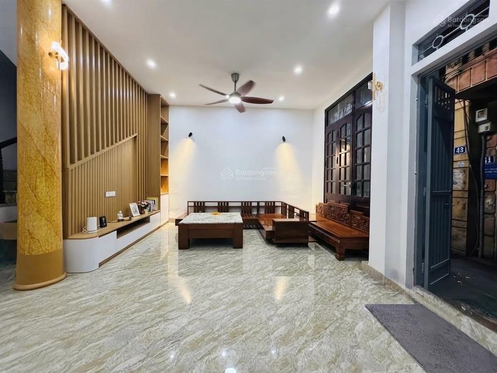Bán nhà mặt ngõ hoàng sâm 39m2*5t, cách phố 20m, mặt tiền rộng, full nội thất, giá 9tỷ7 (tl)